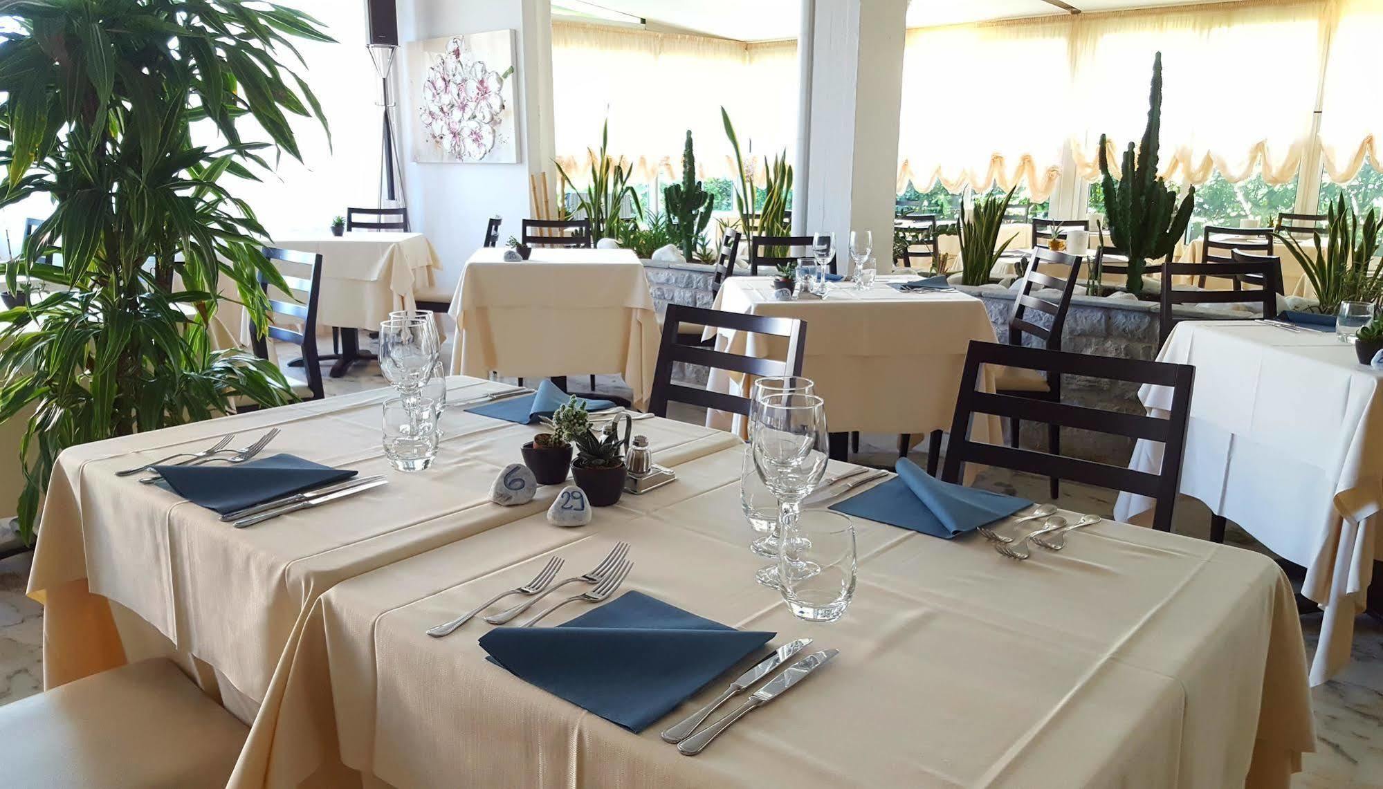 Hotel Tiffany Marina di Massa Luaran gambar