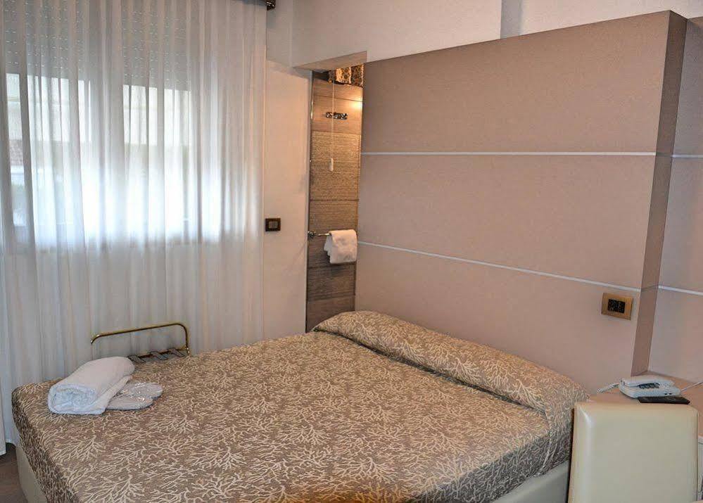 Hotel Tiffany Marina di Massa Luaran gambar